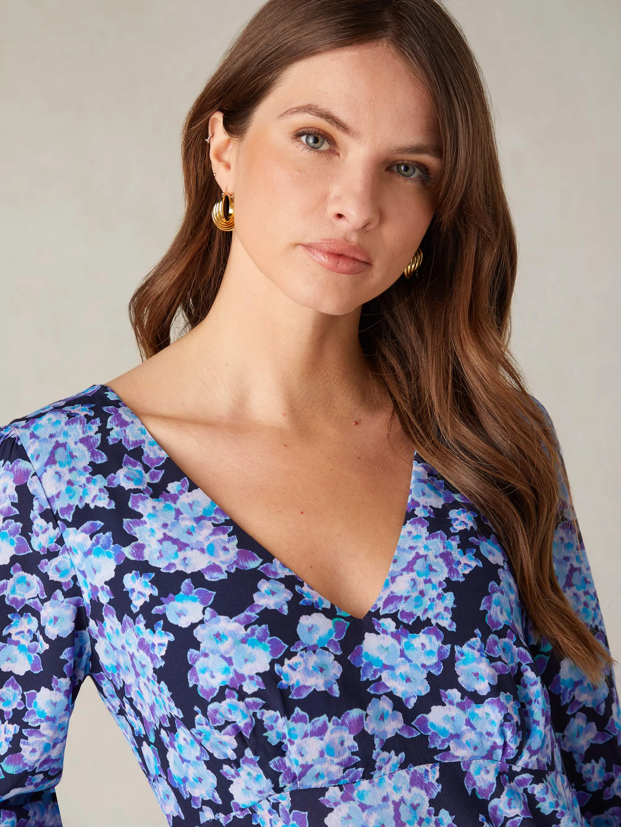 Blue Blurred Floral Print V-Neck Midi Dress